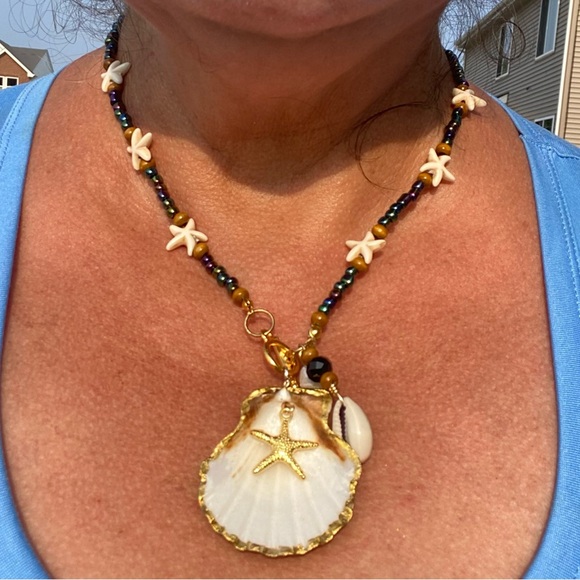 Natural Shell Gilded in Gold Leaf with a Starfish-Freshwater Pearl Boho Necklace - Picture 5 of 8